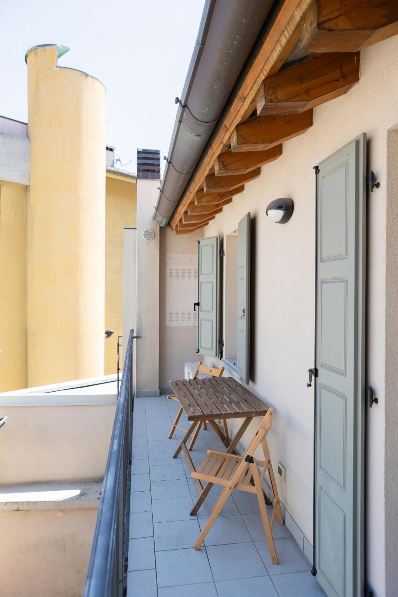 Double Private Parking, 2 Bedrooms & 2 Bathrooms - Elegant Apartment In Old Town Udine Exterior photo