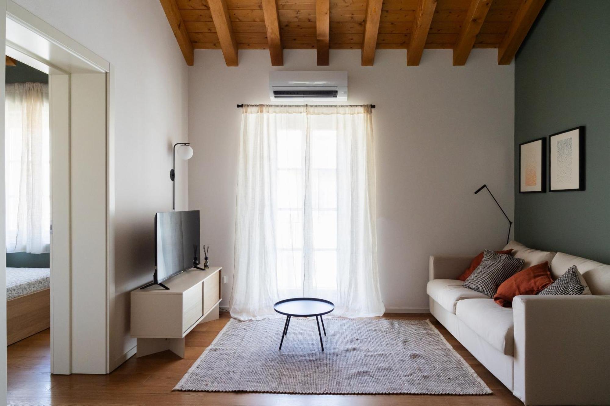 Double Private Parking, 2 Bedrooms & 2 Bathrooms - Elegant Apartment In Old Town Udine Exterior photo